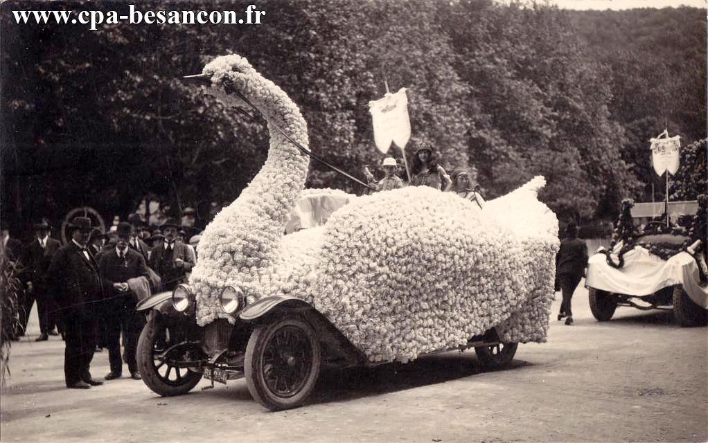 BESANÇON - Char de la cavalcade.